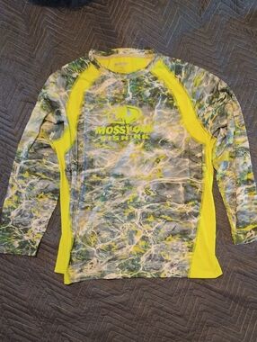 Mossy Oak Neon Yellow & Green Fishing Performance Shirt , little stain on back